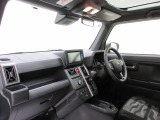 ダイハツのお店では、ダイハツ車を知り尽くしたプロフェッショナルが、専用の診断機器を使って各システムを点検しております。