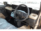 前席全体 目線も高く広い視界で安心して運転することができますね!