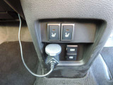 運転席には寒い日に嬉しいシートヒーターがついております!スイッチ一つで切り替えができます!