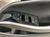 パワーウィンドウやドアミラーのスイッチ等は運転席右側へ集中してます