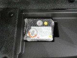 スペアタイヤレス車です。応急セットを搭載しております。