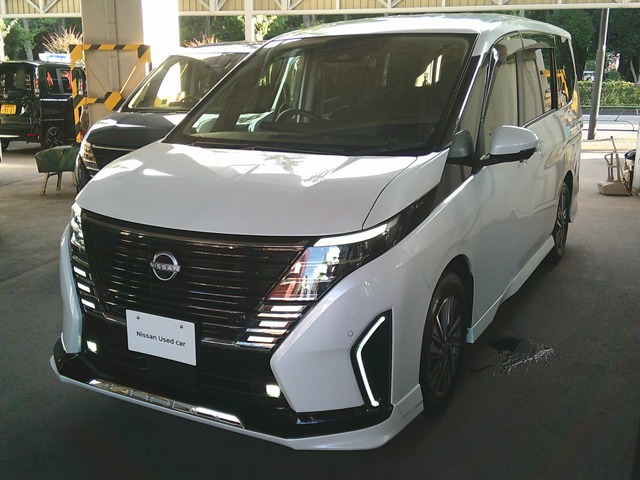 セレナ 1.4 e-POWER ハイウェイスターV 