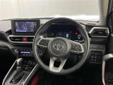 運転席まわりです。 各操作スイッチは使いやすい位置に配置されてます。