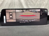 狭い場所での駐車やすれ違いなどでより的確な運転操作に役立つ360&deg;ビューモニターが装備されています。