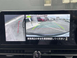 アラウンドビューモニターは前方や側面を映し出すことも可能ですので発進時の確認や幅寄せ離合時などにとても便利です。