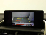 車庫入れや駐車で威力を発揮するのがバックモニター!ナビディスプレイに後ろの様子が映し出されるから安心です。