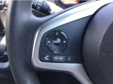 【ステリモ】ステアリングリモコンスイッチにてオーディオ操作可能となっており、運転にも集中できます。少しでも視線移動を減らし事故に遭う確率を下げます。