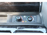 運転席と助手席にシートヒーター・ベンチレーションが付いています。