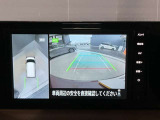 クルマを空から見たような映像が映る、アラウンドビューモニターで、車両周辺の安全確認も一目できます!小さなお子様や障害物も確認できるので、運転のしやすさだけでなく事故防止にも役立ち安心して駐車できます♪