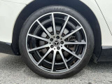 メルセデス・ベンツの定める厳しい基準をクリアしたお車のみをご案内させて頂きます。納車前整備はメーカー規定に基づき最大100項目にも及ぶ点検を熟練のメカニックによって行いご納車させて頂きます。