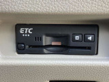 ETCももちろん搭載。いちいち料金所で停車する必要なんて当然ないです。スムーズにストレスなくドライブをお楽しみください。(※支払総額にセットアップ費用は含まれておりません。)