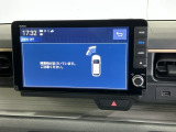 パーキングセンサーシステムは走行中に障害物が迫ると音と表示でお知らせ、低速走行時時の安心感を高めます