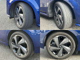 205/55R17 純正アルミホイール装着。