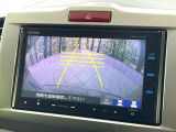 【バックカメラ】駐車時に後方がリアルタイム映像で確認できます。大型商業施設や立体駐車場での駐車時や、夜間のバック時に大活躍!運転スキルに関わらず、今や必須となった装備のひとつです!