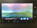 【バックカメラ】運転が苦手な方も車庫入れラクラクです!ギアをリバースに入れれば自動的に切り換わりますので、面倒な操作は不要です♪狭い駐車場もお車を傷つけず安心ですね!