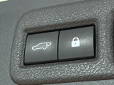【パワーバックドア】スマートキーや運転席のボタンを押すだけでリアゲートが自動で開閉します!荷物を持っている時や、高い位置にあるバックドアを閉める際に便利な機能です♪