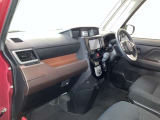 高いホールド性で運転姿勢が安定します。長距離ドライブでも疲れにくいのが魅力です。快適なドライビングライフをお送りください♪