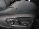 パワーシート搭載。微妙な調整が手軽にでき、ピッタリのポジションで運転することが可能です。