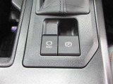 電動パーキングブレーキを搭載。スイッチ操作でパーキングブレーキを作動・解除することが可能ですので、操作の力が不要ですよ♪