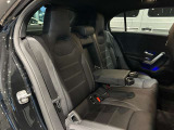 メルセデス・ベンツの定める厳しい基準をクリアしたお車のみをご案内させて頂きます。納車前整備はメーカー規定に基づき当店3Fの指定工場で入念に行なわれます。熟練のメカニックがお客様のお車を整備致します。