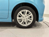 タイヤサイズは(165/65R15)で純正アルミホイールです。