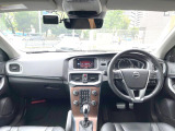 V40D4インスクリプションが入庫しました!コンパクトサイズが魅力的なお車です♪安全機能はすべて標準装備です。快適なドライブをお過ごしください。スタッフおすすめの1台です。是非ご覧にお越しくださいませ
