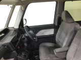 高いホールド性で運転姿勢が安定します。長距離ドライブでも疲れにくいのが魅力です。快適なドライビングライフをお送りください♪