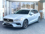 2026年4月登録のボルボV60Ultra B4です。ボディーカラーはヴェイパーグレーメタリックで、シートはチャコールです。そして、走りの心臓部には「48Vハイブリッド」を搭載しています。