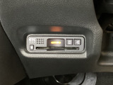 ハンドルの左下にETCがついています。高速道路の料金所の通過も楽々です。 カードの取り出しもしやすい場所についています。