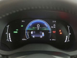 とっても見やすいメーターです。夜間時はラグジュアリーな気分にさせてくれる照明が魅力ですので、夜のドライブも楽しみになりますよ♪