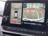 まるで真上から見ているような、視認性の良いアラウンドビューモニターです。駐車が苦手な方でもこれでらくらく駐車できますよ。