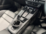 車両はすべて屋内にて保管しておりますので、綺麗な状態のお車をご覧いただけます。