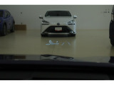 カラーヘッドアップディスプレイ付き。少ない視線移動で情報を確認できるので、運転の疲労軽減に繋がりますよ♪