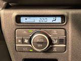 車内空調は&rdquo;AUTOエアコン&rdquo;にお任せ。運転に集中出来ますよ!
