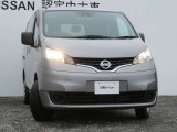 オプションのハイビームアシスト付きです。ヘッドランプをハイビームにして走行中、前方の対向車や先行車がいたり、明るい場所を走行すると自動でロービームになります。