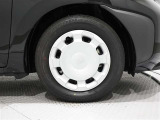タイヤサイズは185/65R15です。