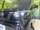 【LEDヘッドライト】悪天候や夜間走行時も良好な視界を確保し安心して運転できる高輝度LEDヘッドライトを装備!点灯速度が早く、消費電力も抑えられています。