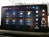 CD、DVD、Bluetooth、AM、FM、AUX、スマートフォン接続ができます。