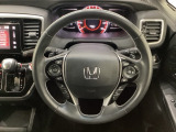 ハンドルにHondaセンシング系のクルーズコントロールやレーンキープアシストなどのスイッチと、オーディオの操作スイッチが装備されています。ハンドルから手を離さず安全に操作できます。