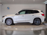 【拘りのFR】BMWが多く採用するFR車。ダイレクトでスポーティな加速感・シャープなハンドリングを実現。縦置きエンジンレイアウトにより、フラットで上質な乗り味です。