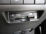 【ETC車載器】は、ビルトインタイプですっきり収納され、見た目も使い勝手も満足のアイテムです。