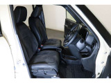 すわり心地の良い運転席・助手席です。長時間のドライブの疲れ軽減に貢献します。どうぞ快適なドライブを♪