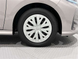 タイヤサイズは(185/60R15)でキャップ付きスチールホイールです!