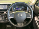 【純正革巻きステアリング】上質な革を使用することで、手にしっかり馴染みとても運転しやすいハンドルです♪