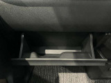 車検証入れになどにも使える便利な収納BOXあります。
