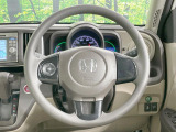 インテリアに合わせたデザインのステアリングは、運転される方のことも考え、運転しやすい形状、大きさです。是非一度、実際に触ってお確かめください。