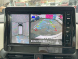 車を真上から見ているように、周囲の状況を把握しながら安心して駐車が行えるアラウンドビューモニター装備!