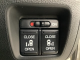リアドアは乗り降りに便利な両側電動スライドドアです。また運転席に座っていながらスイッチ操作で自在にスライドドアを開け閉めできます。
