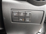 こちらのお車には先進安全装備が多数搭載されています。衝突被害を回避あるいは軽減するためのブレーキや、後方死角からの接近警報、車線逸脱を防止する警報装置など、詳しくはスタッフまでお尋ねください。