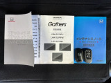 スマートキーは鍵をバッグに入れたままでもドアロックの開閉やエンジンのON・OFFができます。夜間や雨の日も鍵を探さなくて良いので便利です。